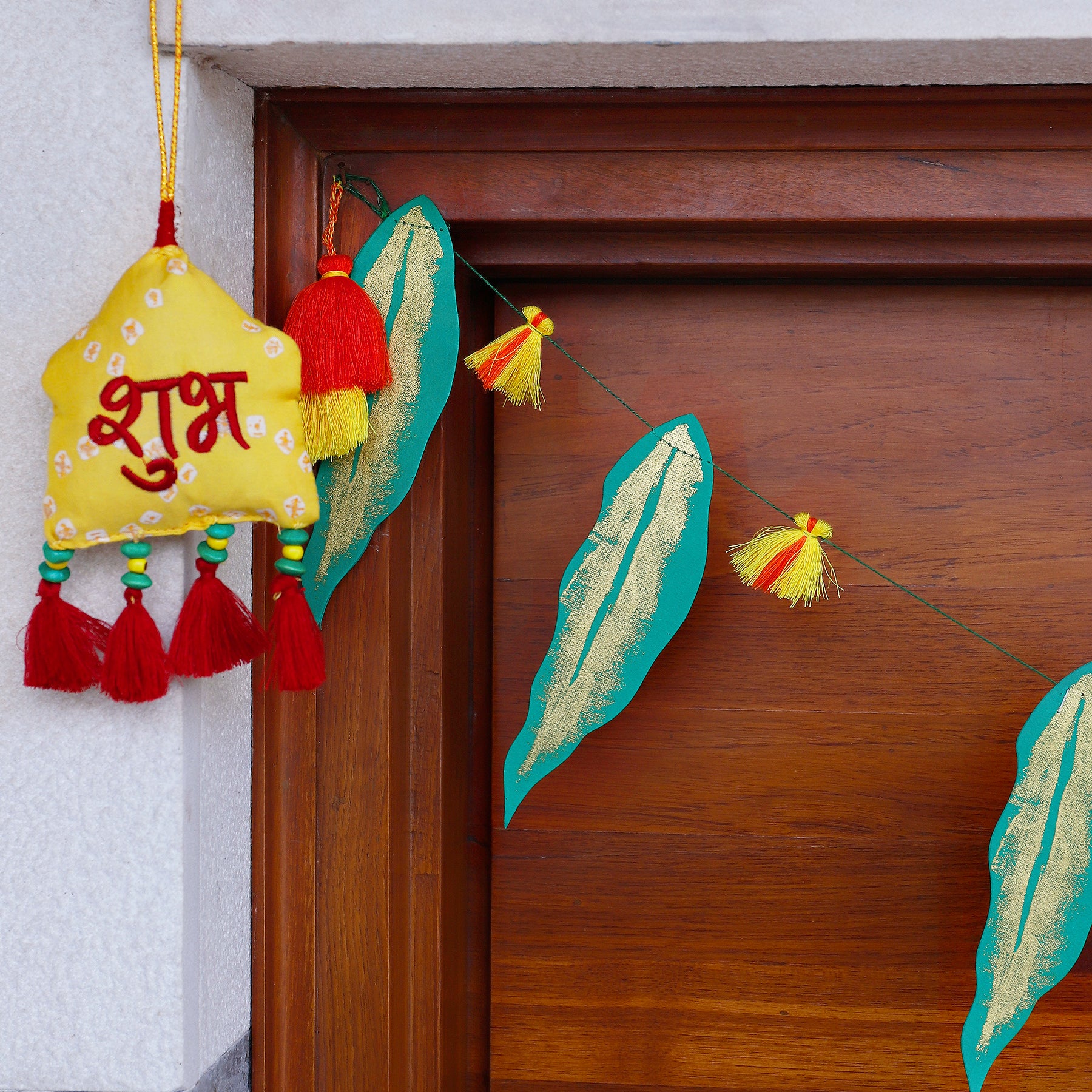 Festive Décor Gift Box