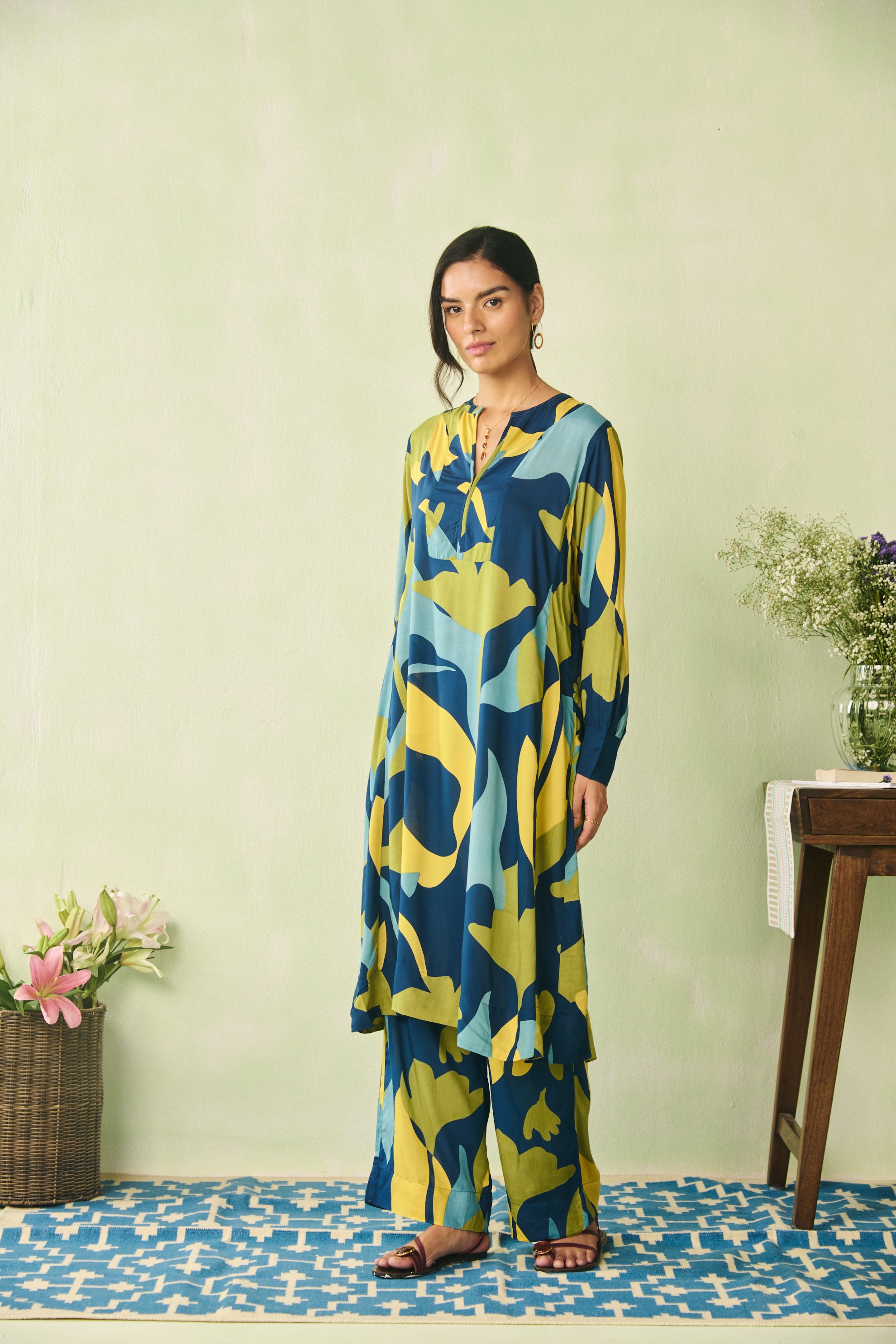 Adhira Kurta Set