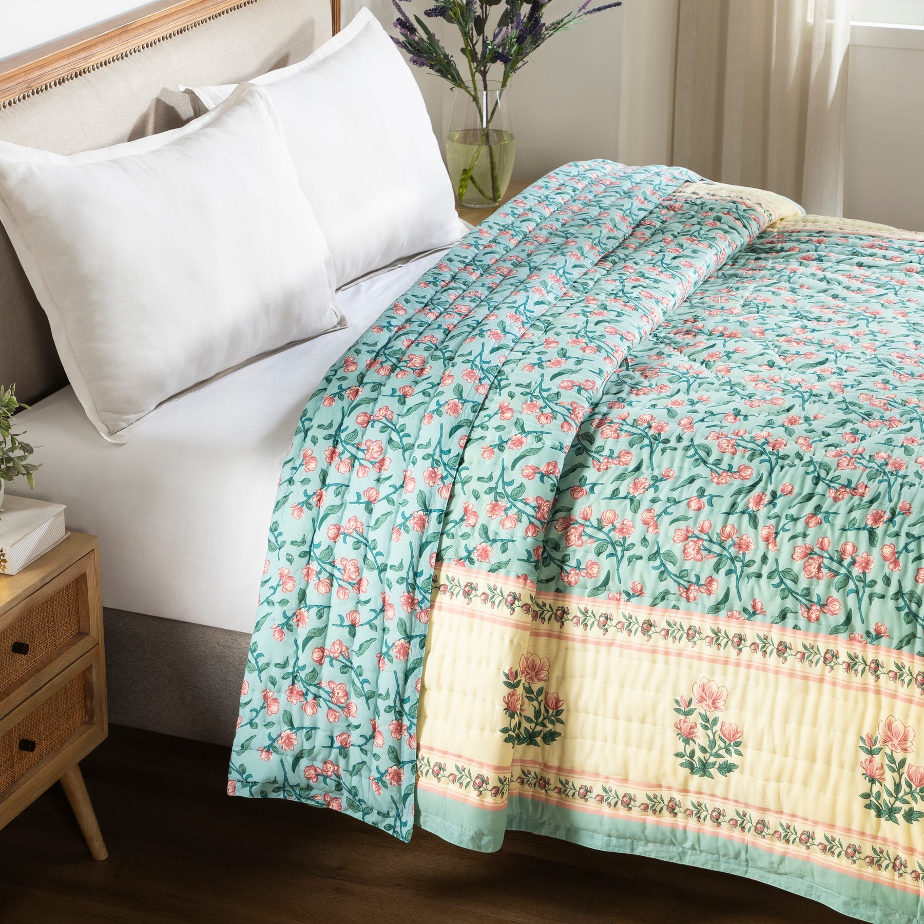 Magnolia Lightweight Cotton Quilt