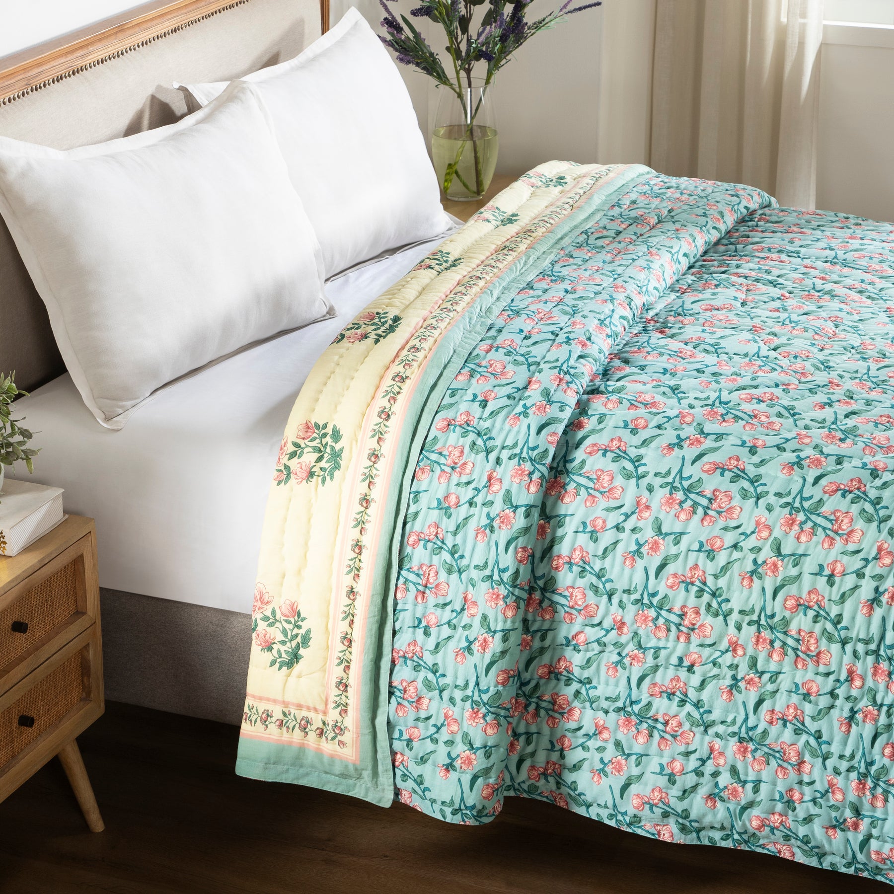 Magnolia Lightweight Cotton Quilt
