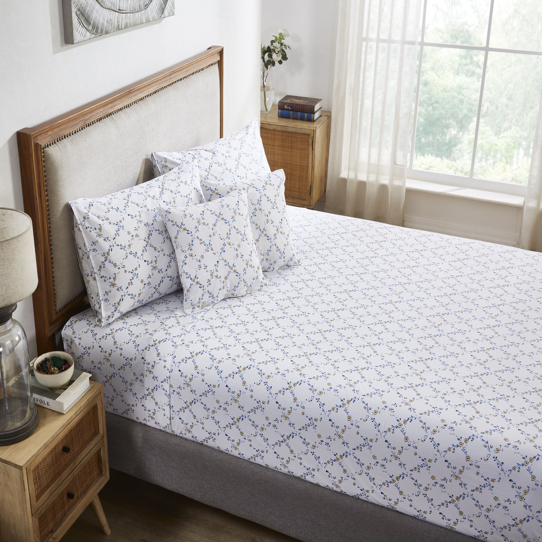 Dreamscape Cotton Bedsheet-Blue