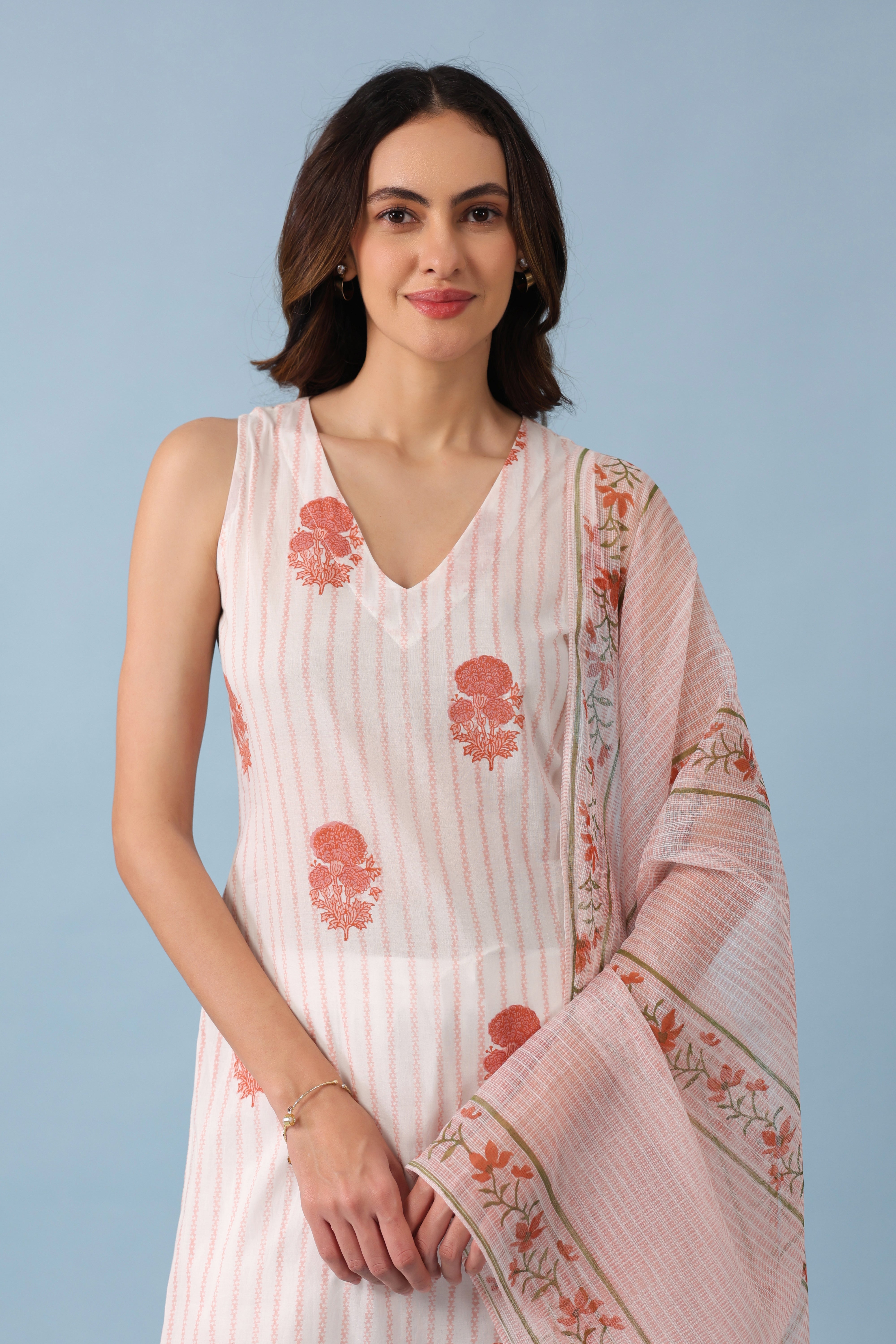 Sleeveless V Neck Kurta – White/Peach