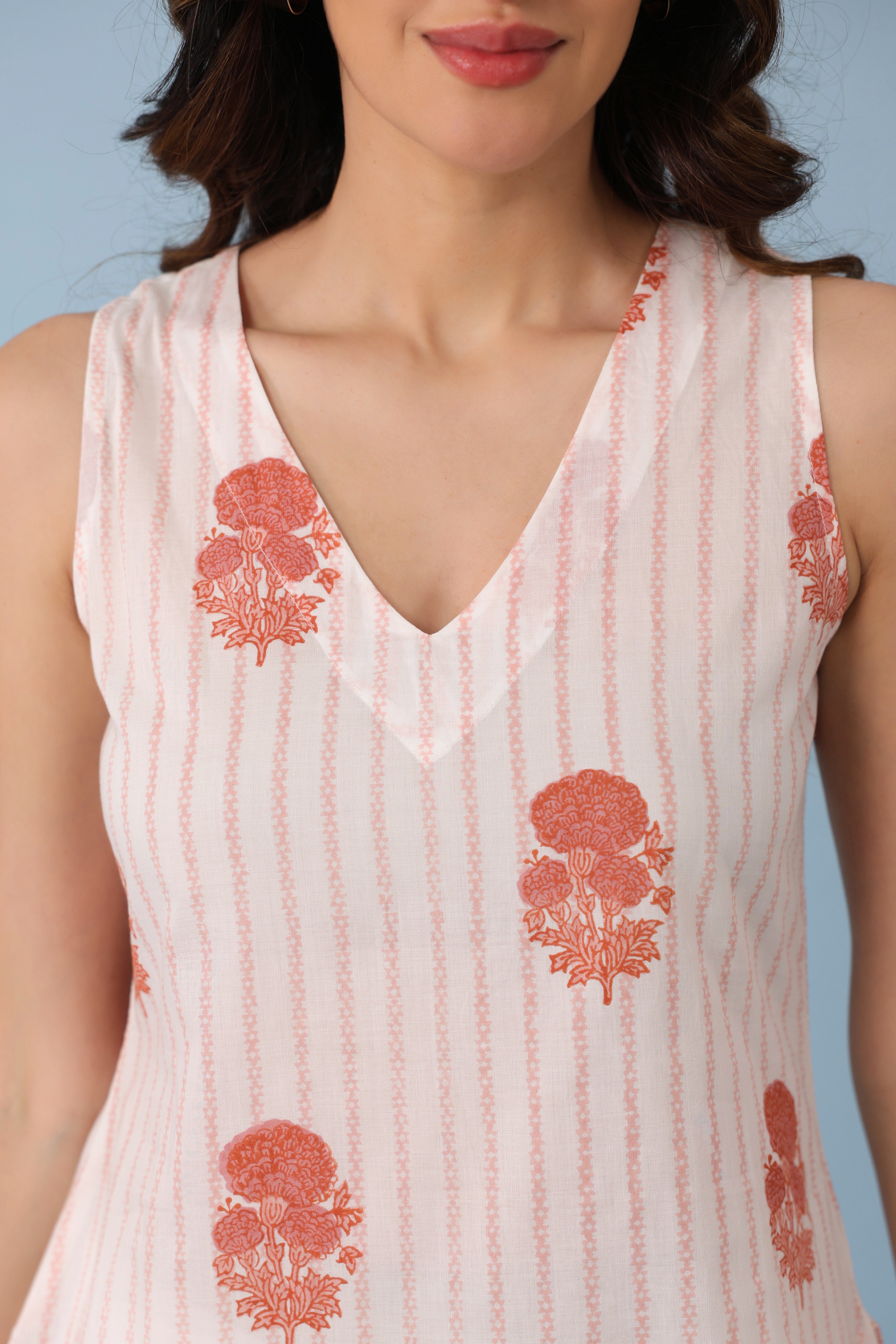 Sleeveless V Neck Kurta – White/Peach