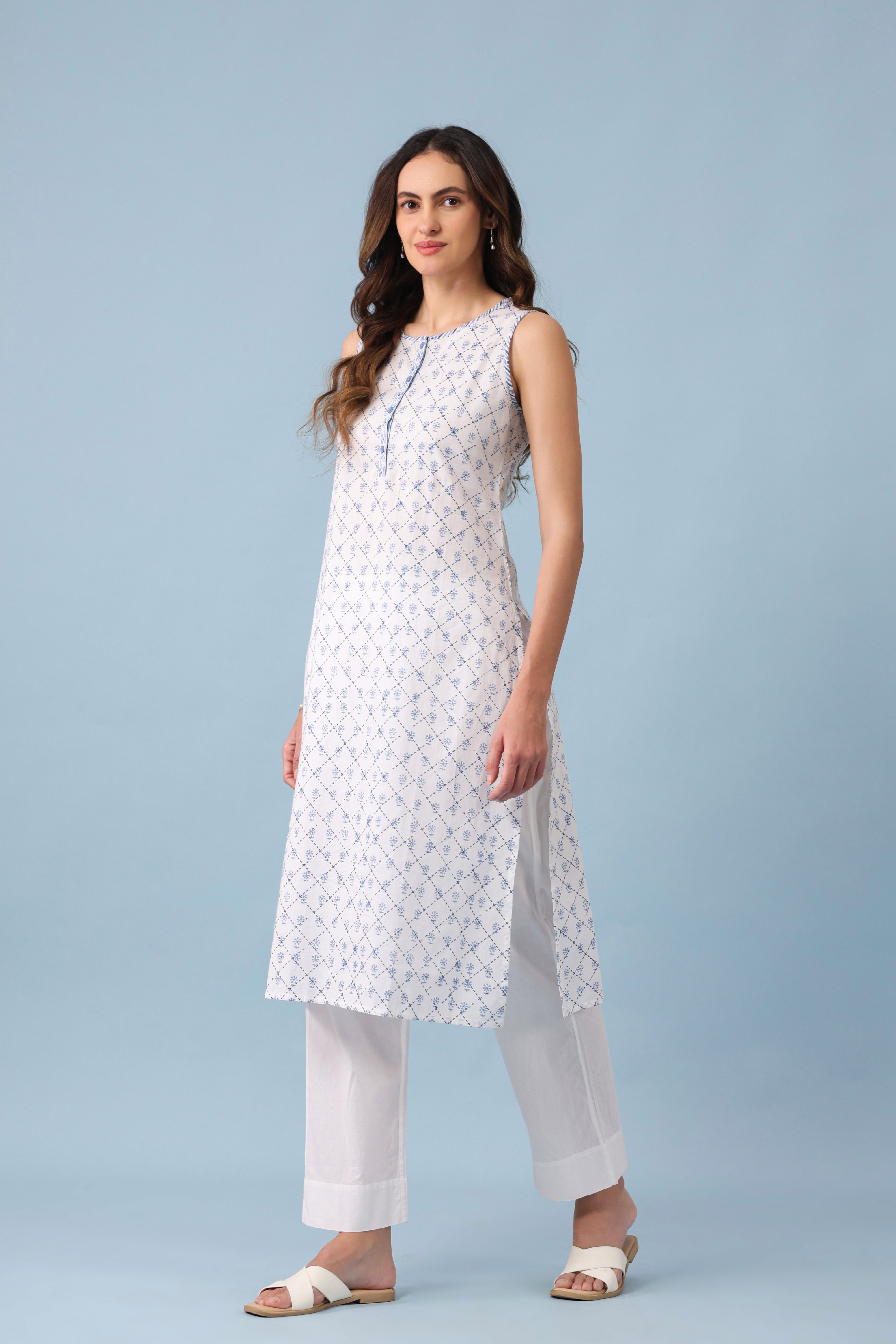 Sleeveless A-Line Kurta – White/Blue