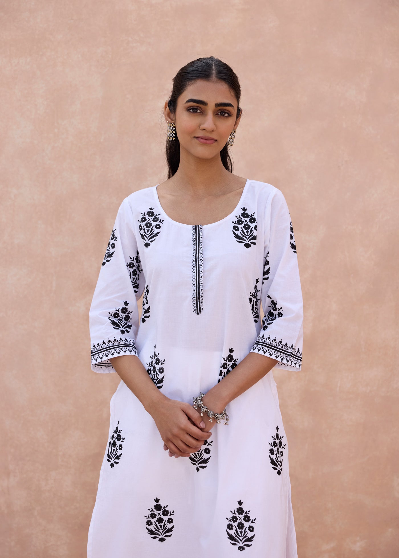 Deep Neck Raagini Kurta - White/Black