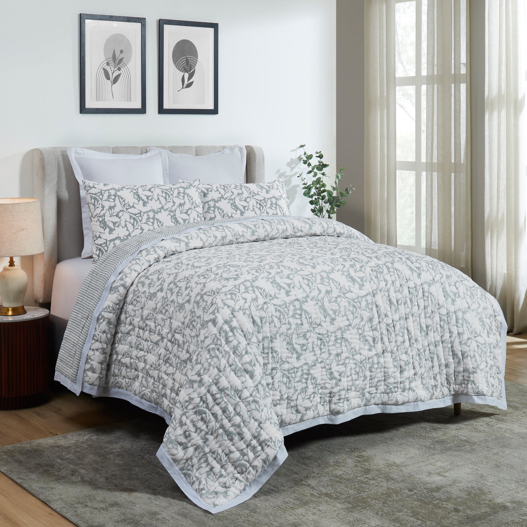 Sunwashed Bloom Cotton Quilt – Grey