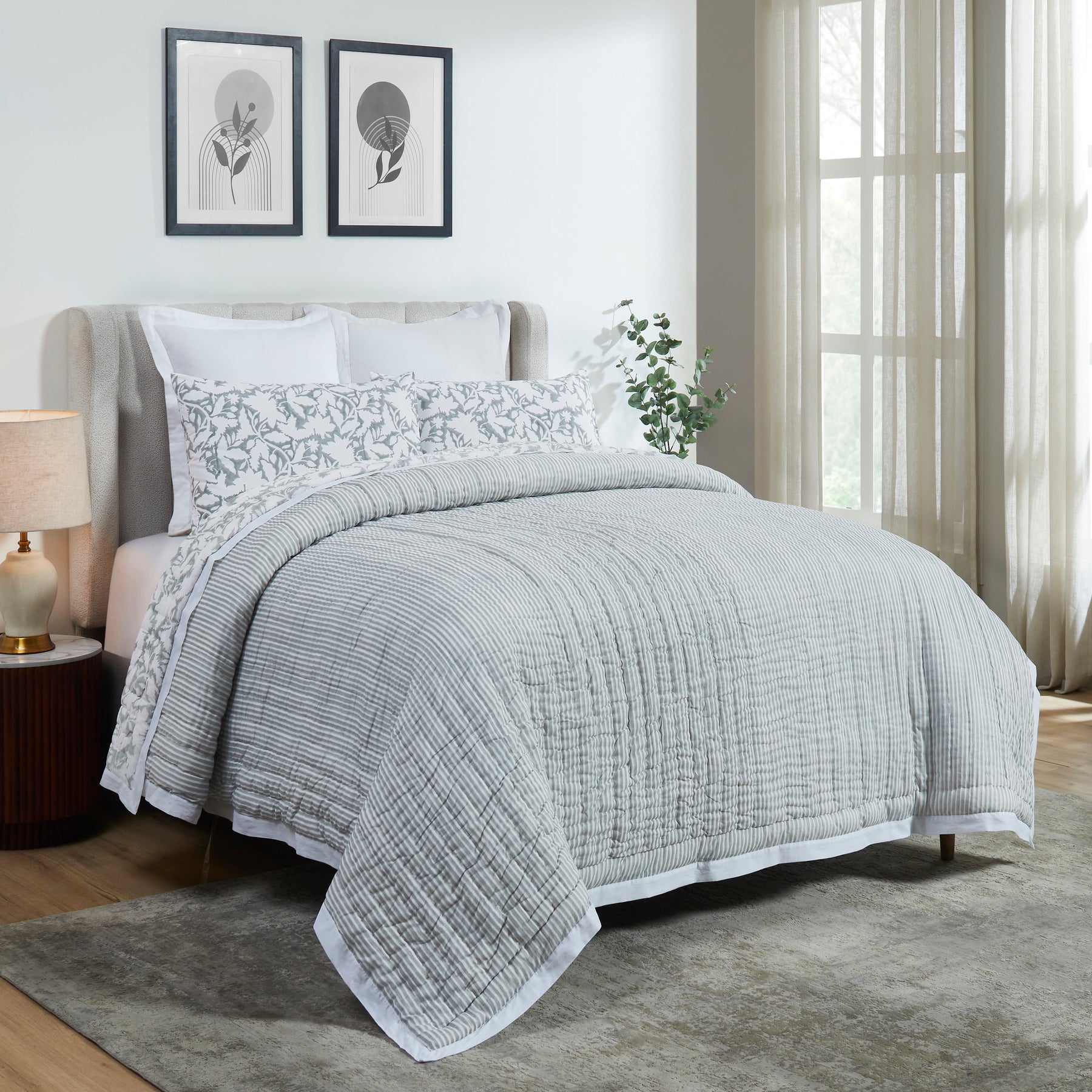 Sunwashed Bloom Lightweight Cotton Quilt – Grey