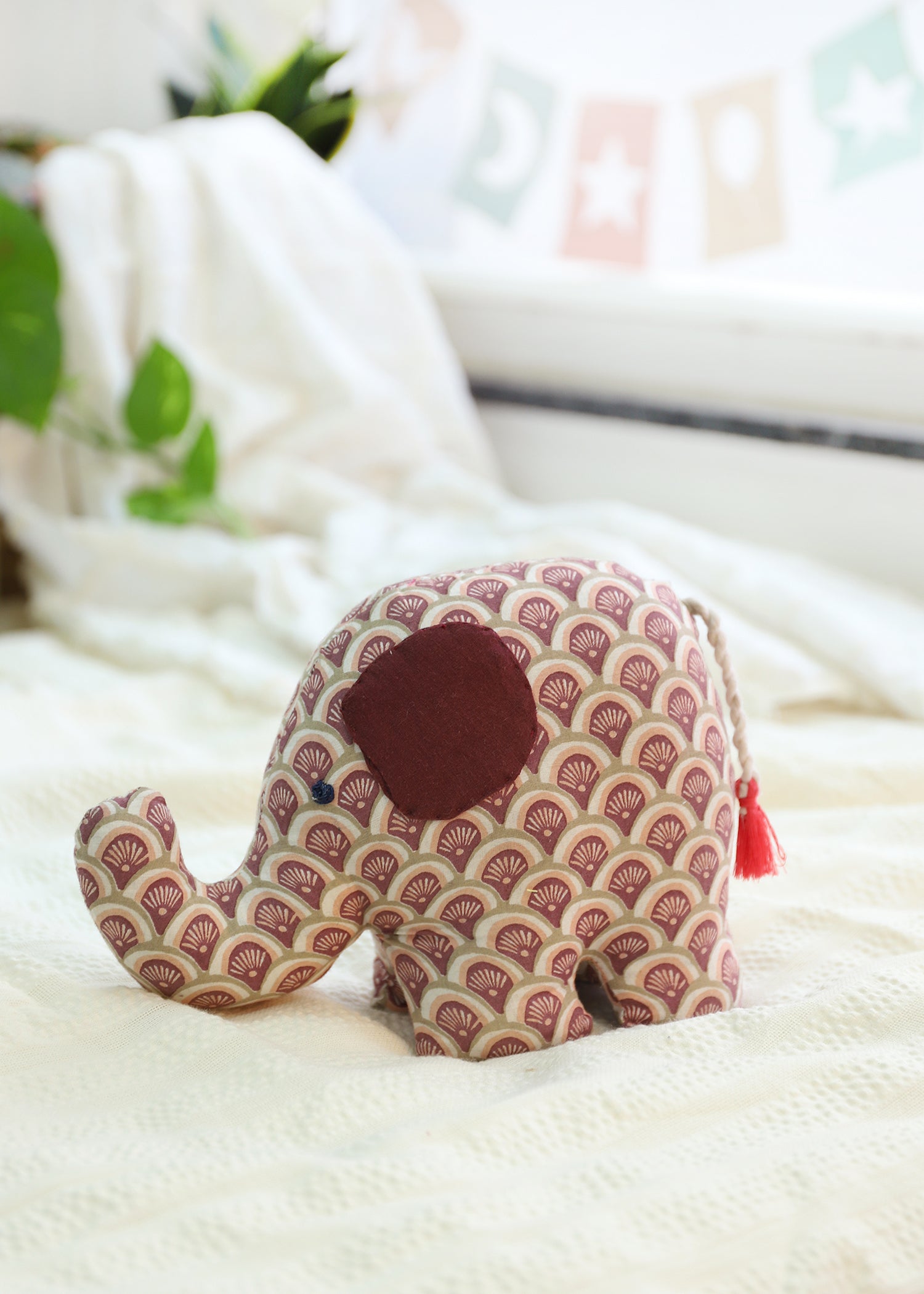 Leo Elepahnt Push Toy-Maroon