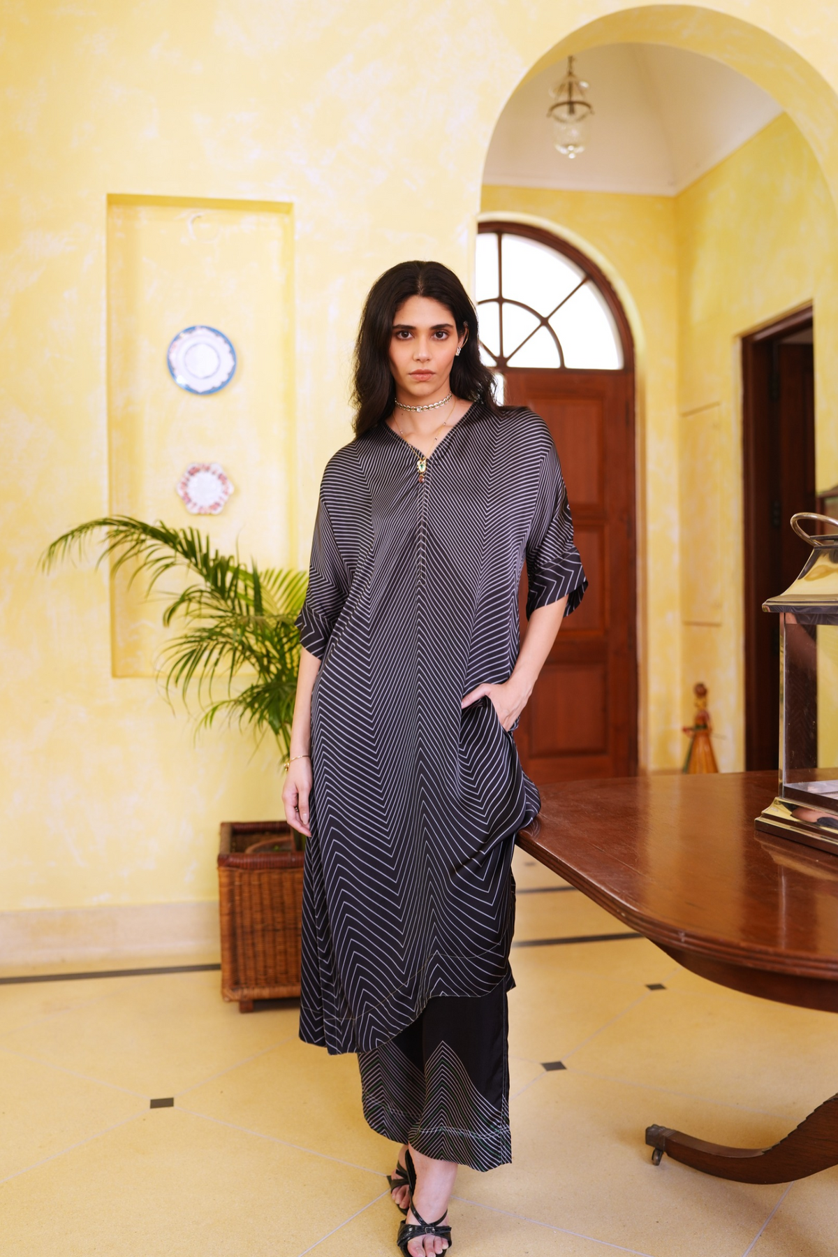 Amara Viscose Kaftan – Black