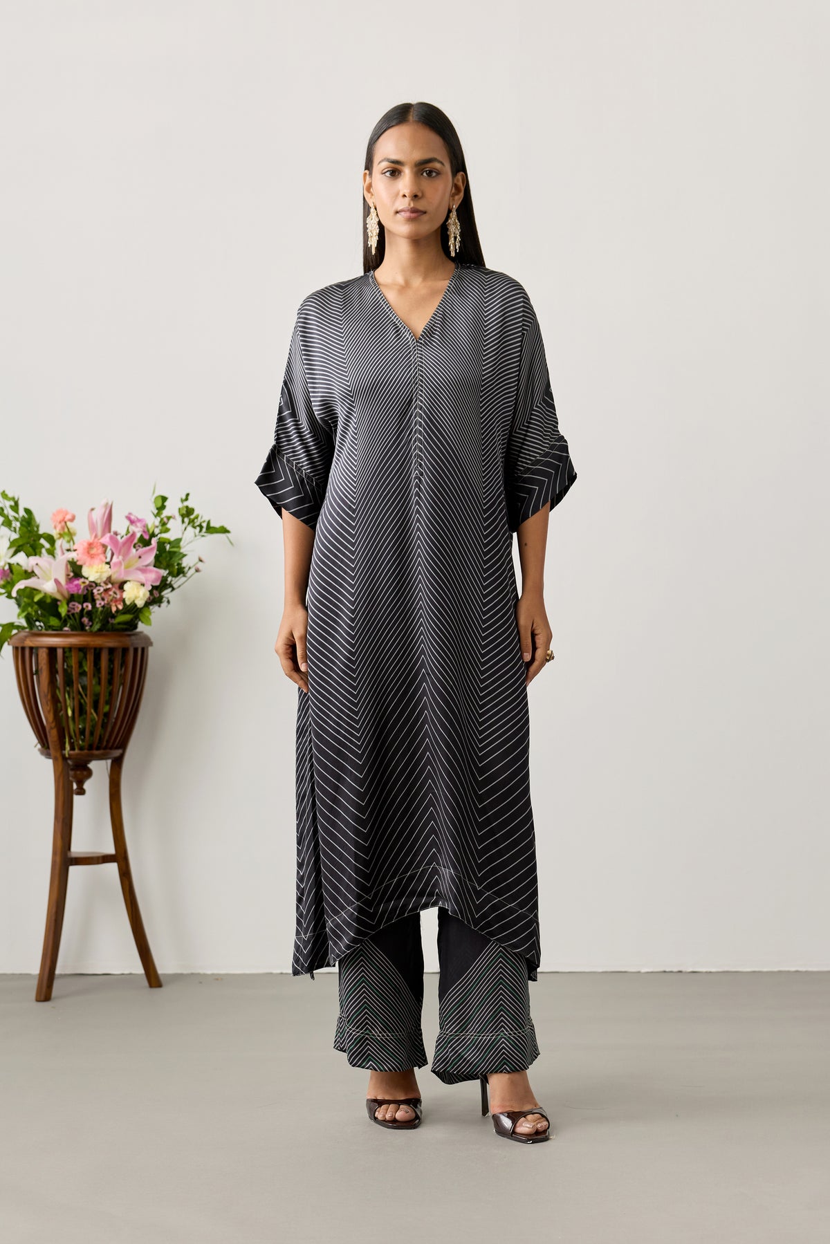 Amara Viscose Kaftan – Black