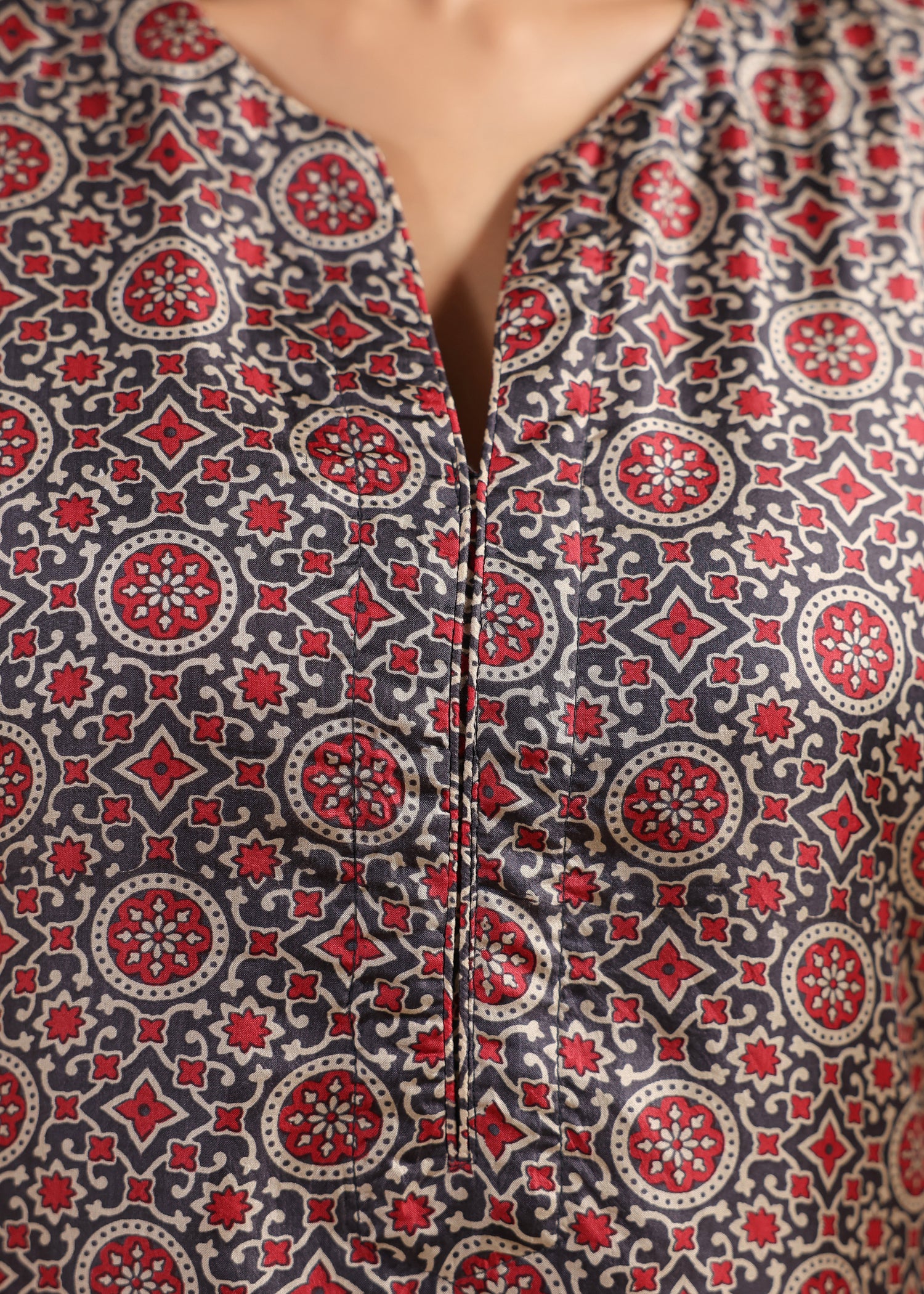 Printed Silk Kurta- Grey/Red