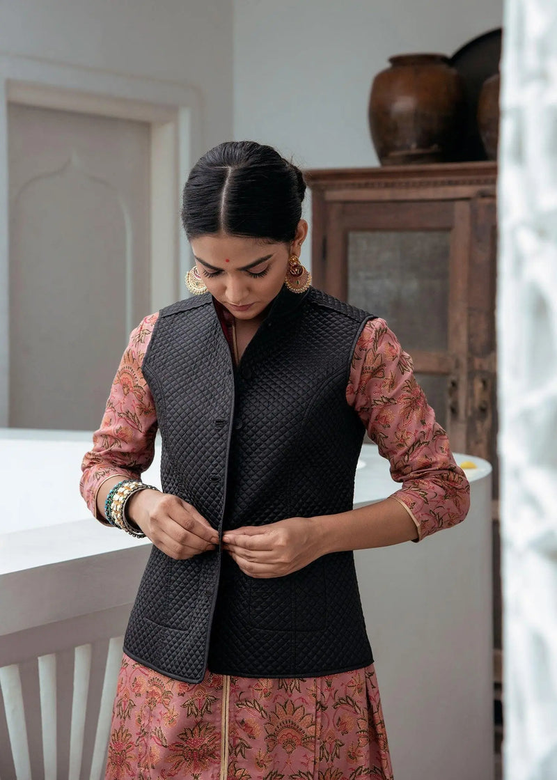 Barfi Red And Black Paper Silk Reversible Quilted Bundi